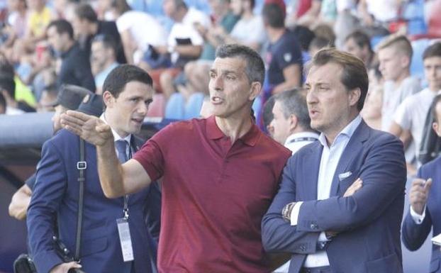 Muñiz junto a Kiko Catalán en un partido./