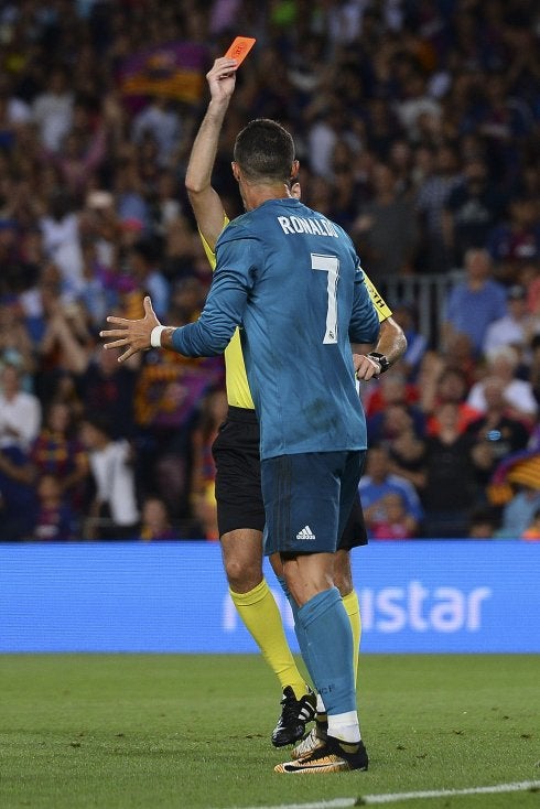 Cristiano, en el momento de recibir la roja.