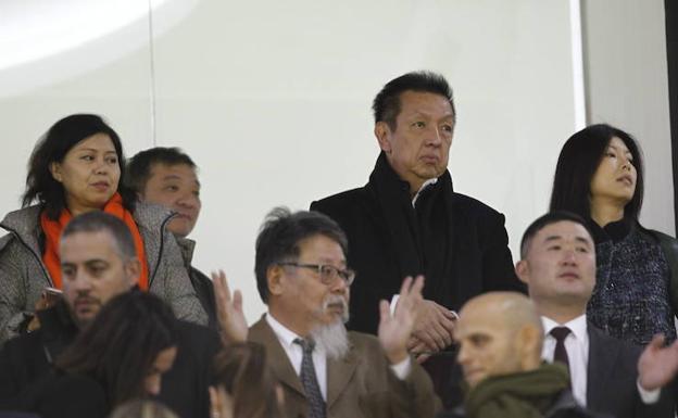 Peter Lim, en una de sus visitas a Mestalla.