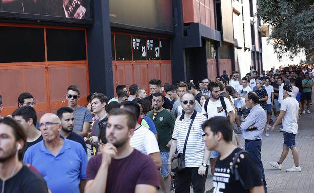 Valencia C.F | El Valencia saca a la venta 420 entradas más para ver el derbi