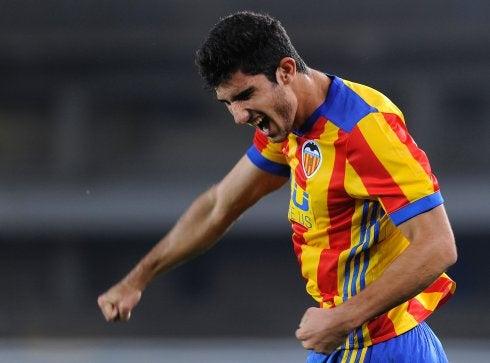 Guedes celebra con rabia un gol ante la Real Sociedad. / afp