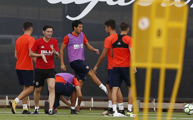 Valencia CF | Gayà, Guedes y Rodrigo vuelven con el grupo
