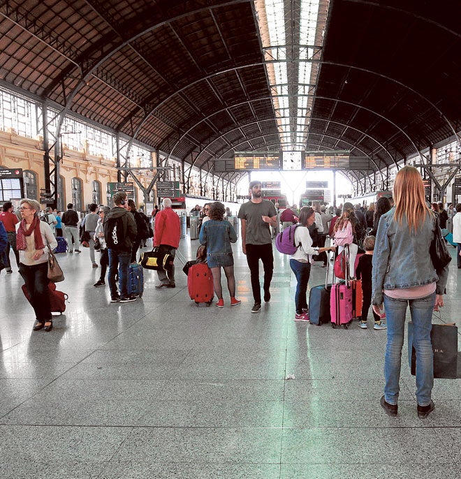 Cercanías incorpora a 30 maquinistas para atajar las supresiones de trenes