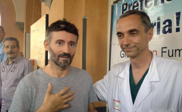 Max Biaggi, al su salida del hospital.