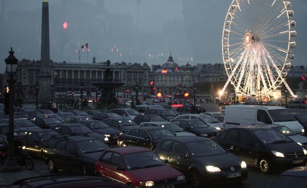 Atasco en las inmediaciones de la plaza de la Concordia, en París.
