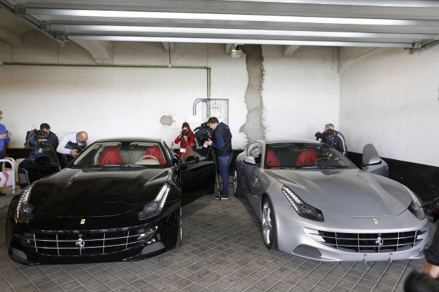 Los dos vehículos Ferrari modelo FF que fueron subastados ayer por Hacienda.