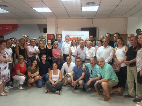 Puig, con militantes socialistas en Benidorm.