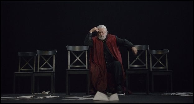El actor Mario Gas durante la representación de la obra de teatro 'Julio César'. / lp