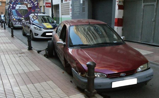 Un hombre sin carnet que cuadruplicaba la tasa de alcohol se empotra en Castellón