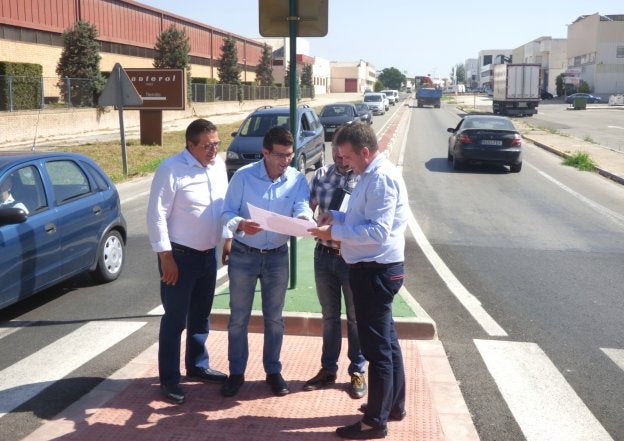 Visita a uno de los polígonos de Ontinyent.