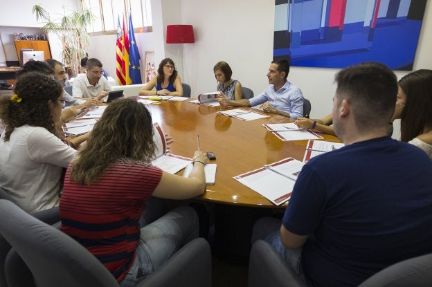 El alcalde durante la presentación del sondeo, ayer.