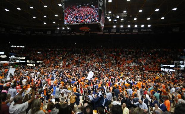 Final de la Liga ACB que enfrenta al Valencia Basket con el Real Madrid en el pabellon de la Fuente San Luis, La Fonteta, proclamandose campeon el Valencia Basket.