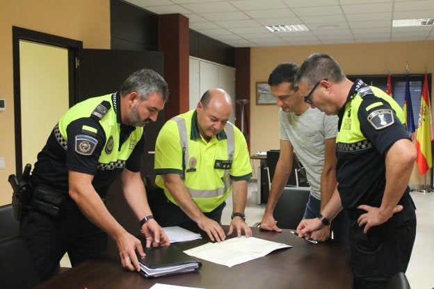 Un instante de la reunión entre los diferentes responsables de la seguridad en la ciudad de Sueca.