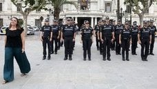 Presentación de nuevos uniformes de la Policía Local en la plaza del Ayuntamiento.