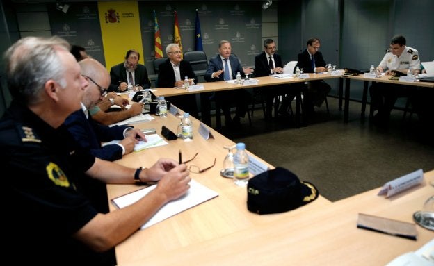 La reunión de la Junta Local de Seguridad, ayer por la mañana antes de su comienzo.