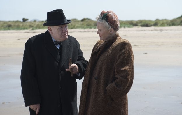 Brian Cox y Miranda Richardson en una escena de la película 'Churchill'.