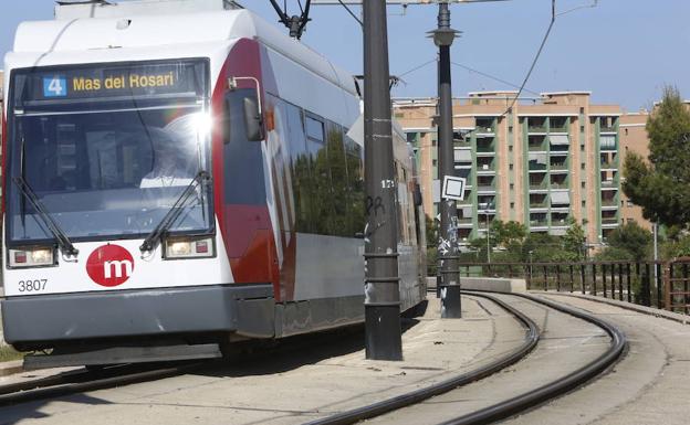 Tranvía de la línea 4 de Metrovalencia.
