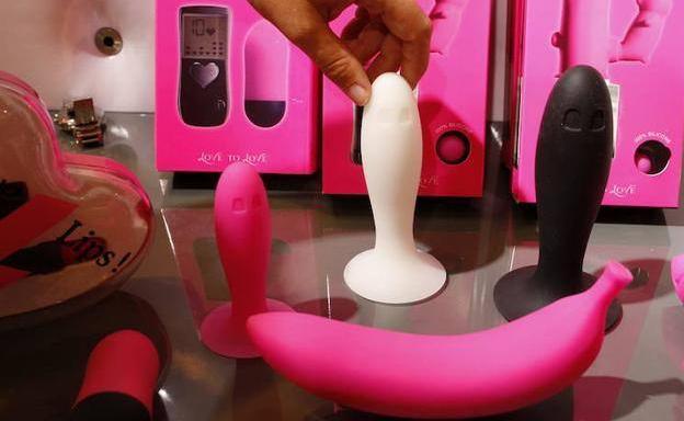 Productos eróticos en una feria de París.