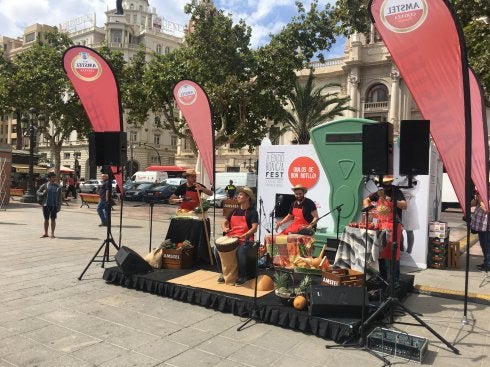 Actuación musical ayer en la plaza del Ayuntamiento.