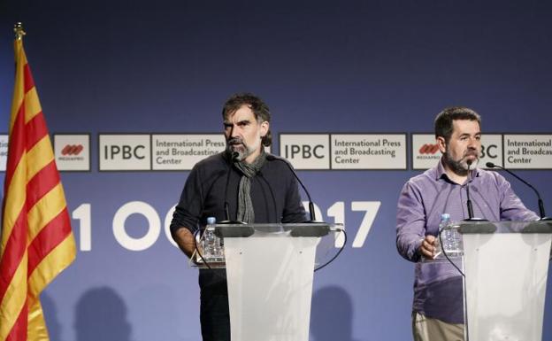 Jordi Sánchez y Jordi Cuixart./Andreu Dalmau (Efe)