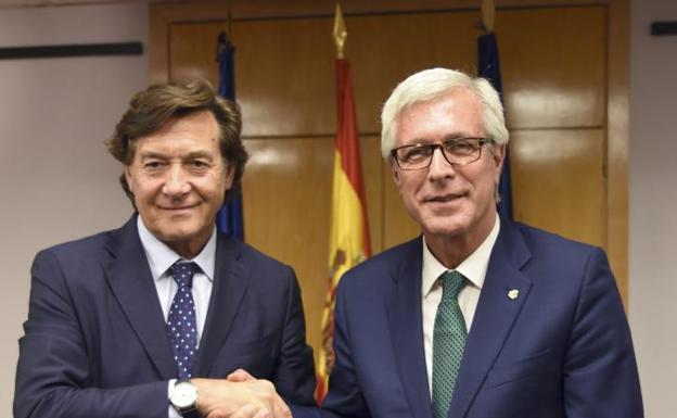 José Ramón Lete (i) y el alcalde de Tarragona, Josep Félix Ballesteros. /EFE