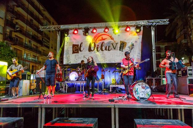 Un momento de la actuación musical del grupo, el pasado jueves en Mislata. / ayuntamiento de mislata