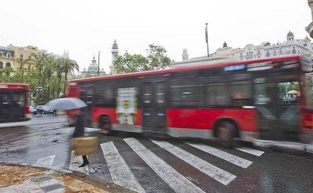 Ciclistas en Valencia, celebrando el Día de la Bicicleta. /M. Molines