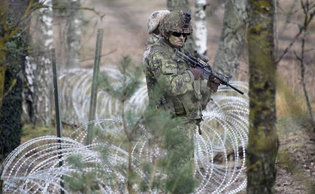 Soldados polacos de maniobras en Letonia. /Valda Kalnina (Efe)