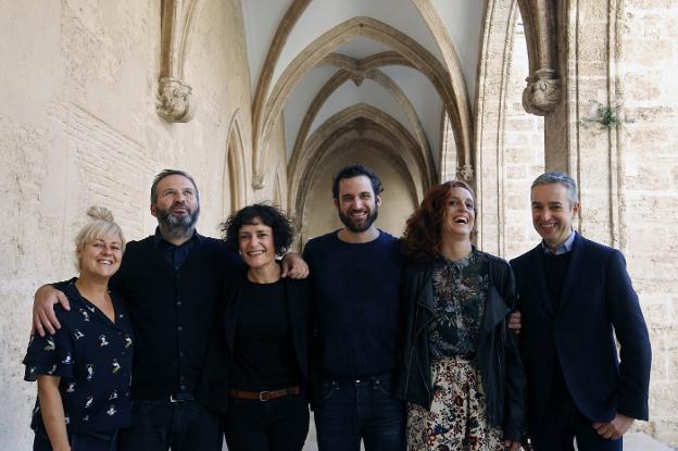 Los responsables del proyecto 'Migrats', ayer, en el Centro del Carmen. / irene marsilla