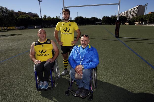 A la izquierda, Carlos Sanchis; en el centro, Fran (capitán del primer equipo); y Germán García. / I. Marsilla