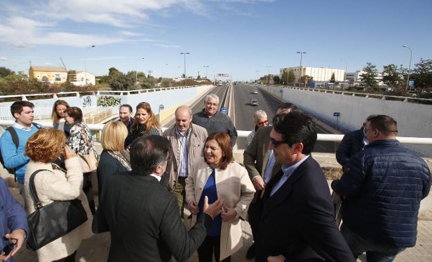 Bonig y Monzó, ayer, junto a la torre mirador de la V-21. / j. Monzó