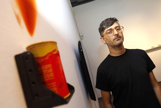 El artista alicantino Pablo Bellot . / Manuel Molines