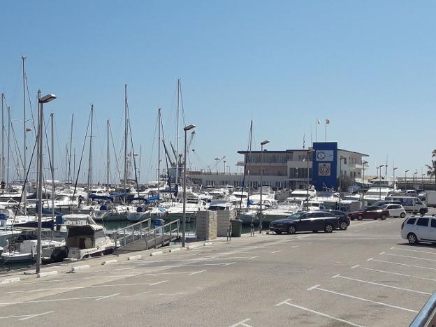 Zona de amarre de las embarcaciones en las instalaciones del Club Náutico de Gandia. / r. escrihuela
