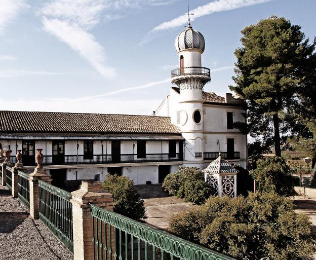 Bodega requenense de Torre Oria, la primera que fue autorizada a elaborar cava fuera de Cataluña. / lp