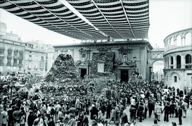 Plaza de la Virgen tras la Ofrenda. / luis vidal