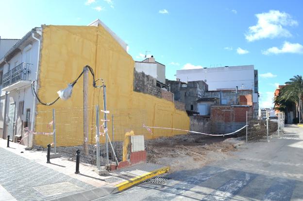 Obras del edificio polivalente, en la calle Abadia. / lp
