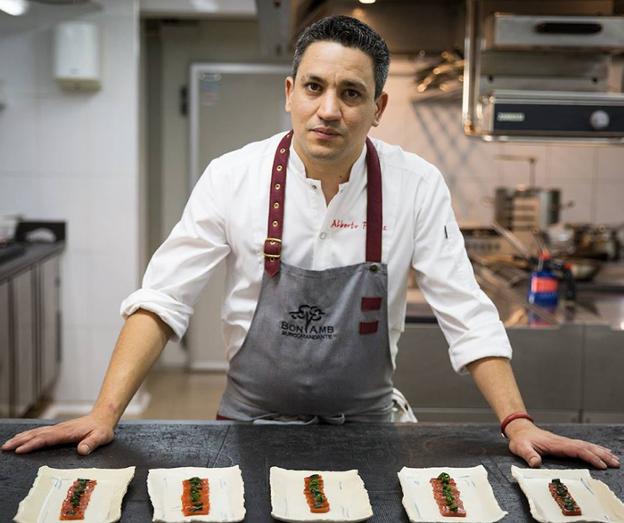 El cocinero Alberto Ferruz, del Restaurante BonAmb de Xàbia. LP
/