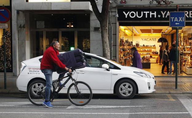 Cientos de taxis se quedan sin circular en Valencia por un error en la tarifa