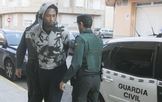 Semedo, a las puertas de los Juzgados de Llíria. / damián torres