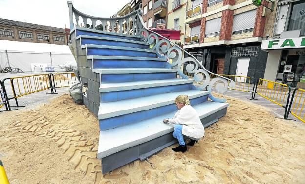 Fallas plantadas: Un artista deja en la estacada a cuatro comisiones, que salen adelante gracias a la solidaridad