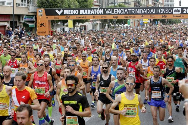 Participantes en el último Medio Maratón Valencia Trinidad Alfonso. / Manuel Molines