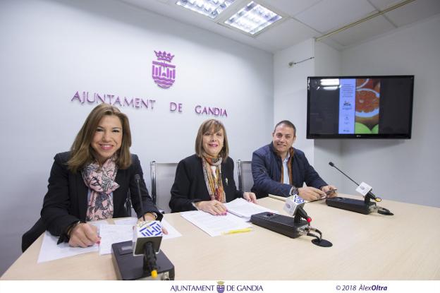 Isabel García, Liduvina Gil y Jesús Herráiz, ayer en Gandia. / à. oltra