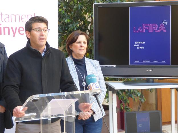 El alcalde y la concejala Sayo Gandia. / lp