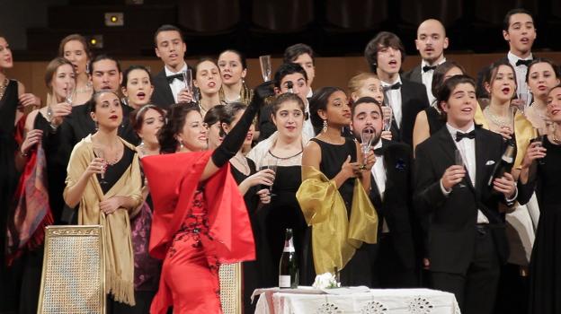 Producción semi-escenificada de la ópera 'La traviata' por la Orquesta de Cámara Eutherpe. / LP
