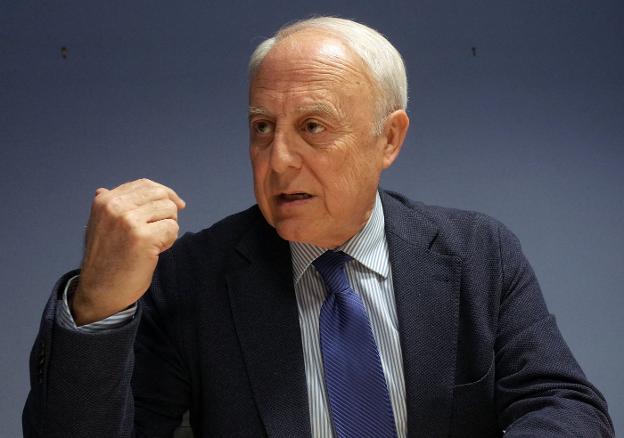 El doctor Moisés Diago, jefe de sección de Hepatología del Hospital General. / T. Rodríguez
