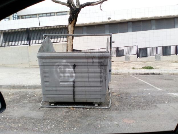 Uno de los contenedores metálicos de La Coma. / lp