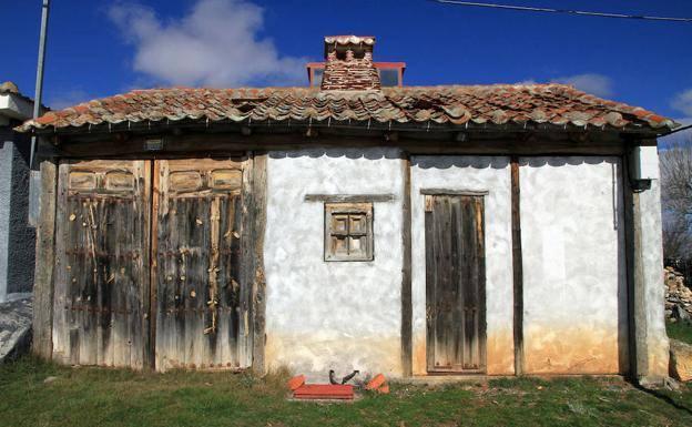 Gran parte de las propiedades de este anejo de Riaza son de un empresario que vende inmuebles y fincas.