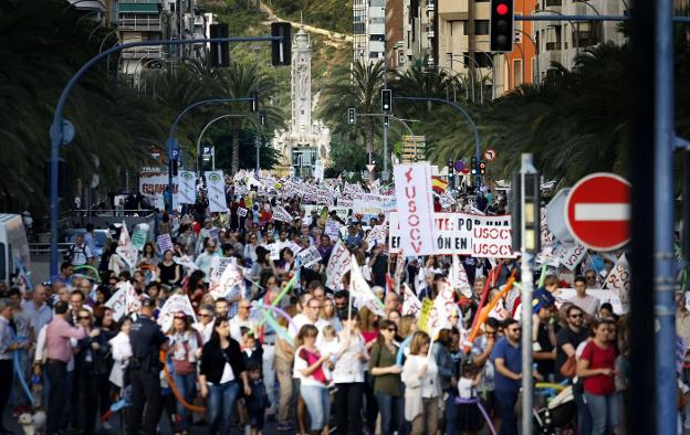 Protesta en Alicante contra el anterior decreto plurilingüe. / efe