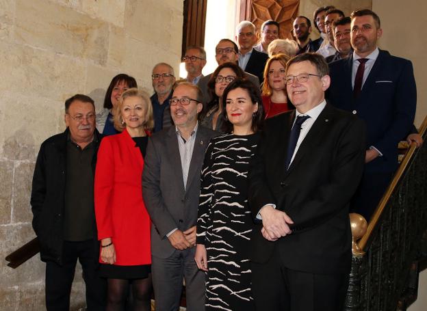 Los alcaldes de la Ribera asisten a la reunión sobre la reversión con Puig y Montón. / lp