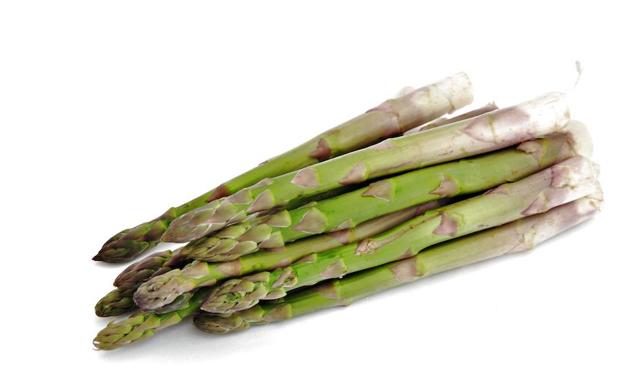 Espárragos, en la lista de las verduras con menos pesticidas según la ONG EWG.
